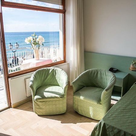 Hotel West End Alassio Exteriör bild