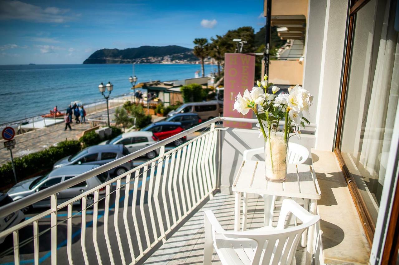 Hotel West End Alassio Exteriör bild