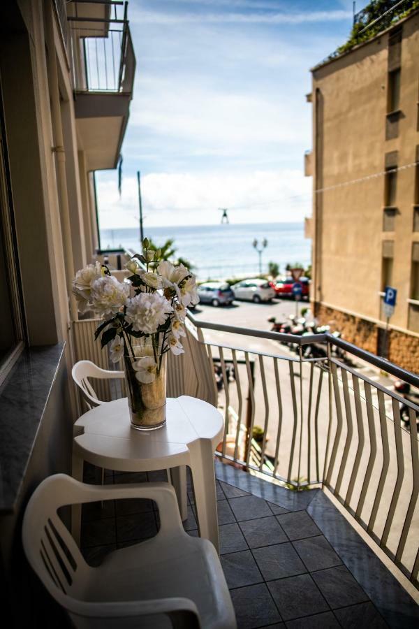 Hotel West End Alassio Exteriör bild